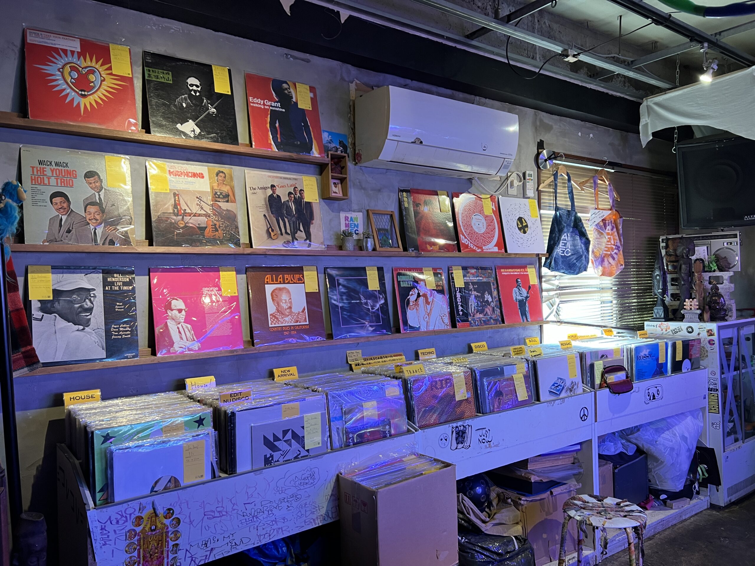 Rawmen Records | 音と時代が交差するレコードショップ | スペース予約