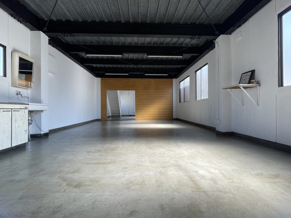 apartment A l White Room