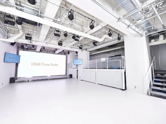 渋谷区広尾のイベントスタジオ『Croak Prime Studio』の大型スクリーンと照明機材