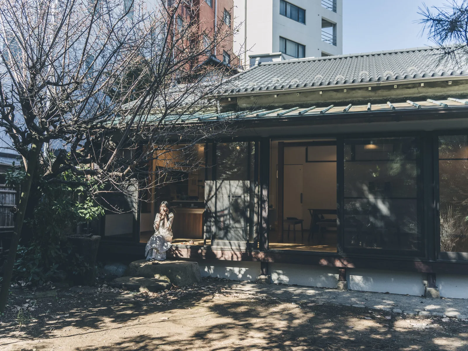 文京区本駒込の古民家『かわせみ亭』の庭に面した外観