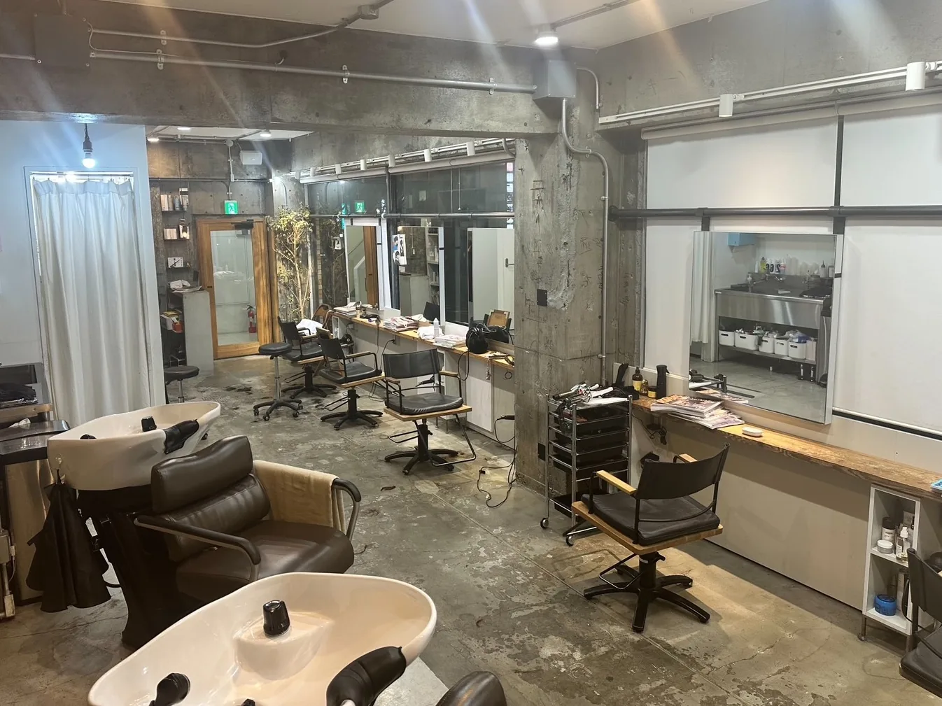 港区北青山のヘアサロン『people OMOTESANDO』の店内